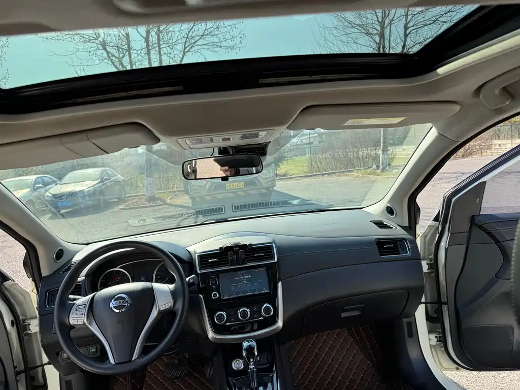Nissan Tiida 2018 — фото 12
