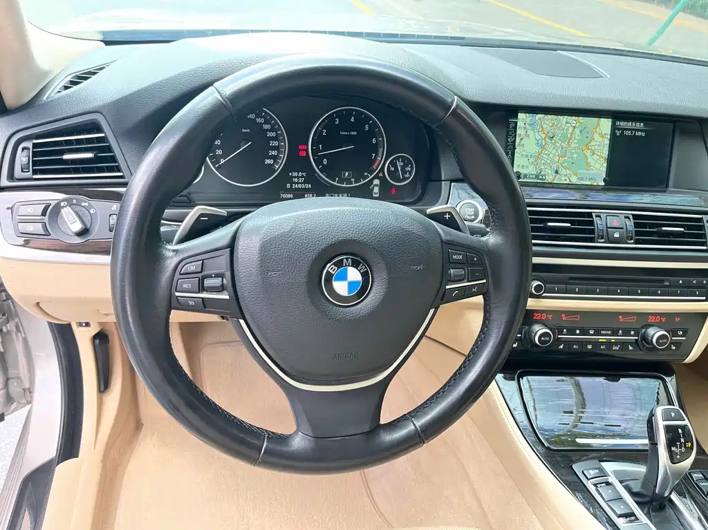 BMW 5 Series 2012 — фото 8