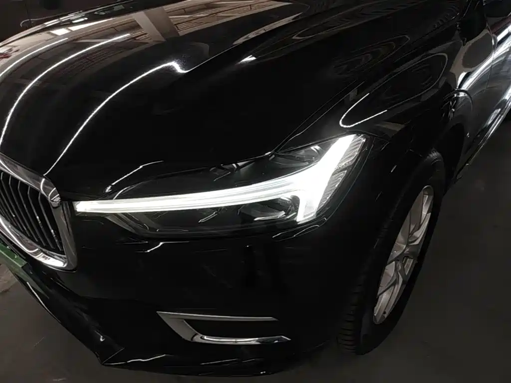Volvo XC60 2021 — фото 24