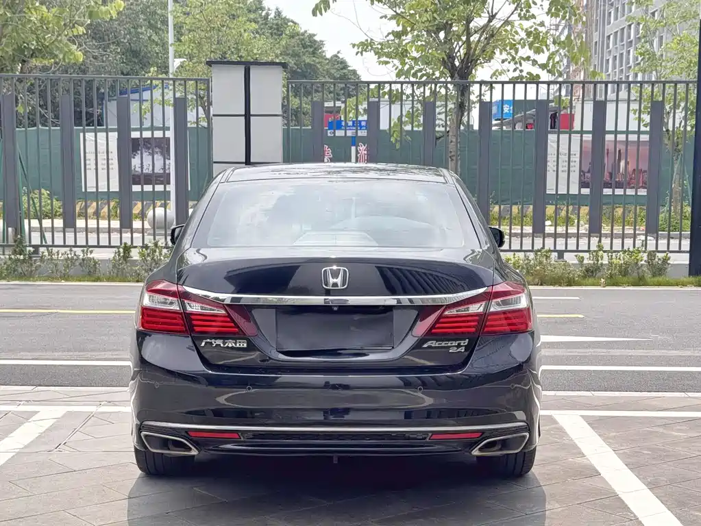 Honda Accord 2016 — фото 8