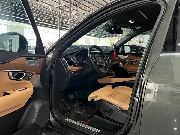 Volvo XC90 2019