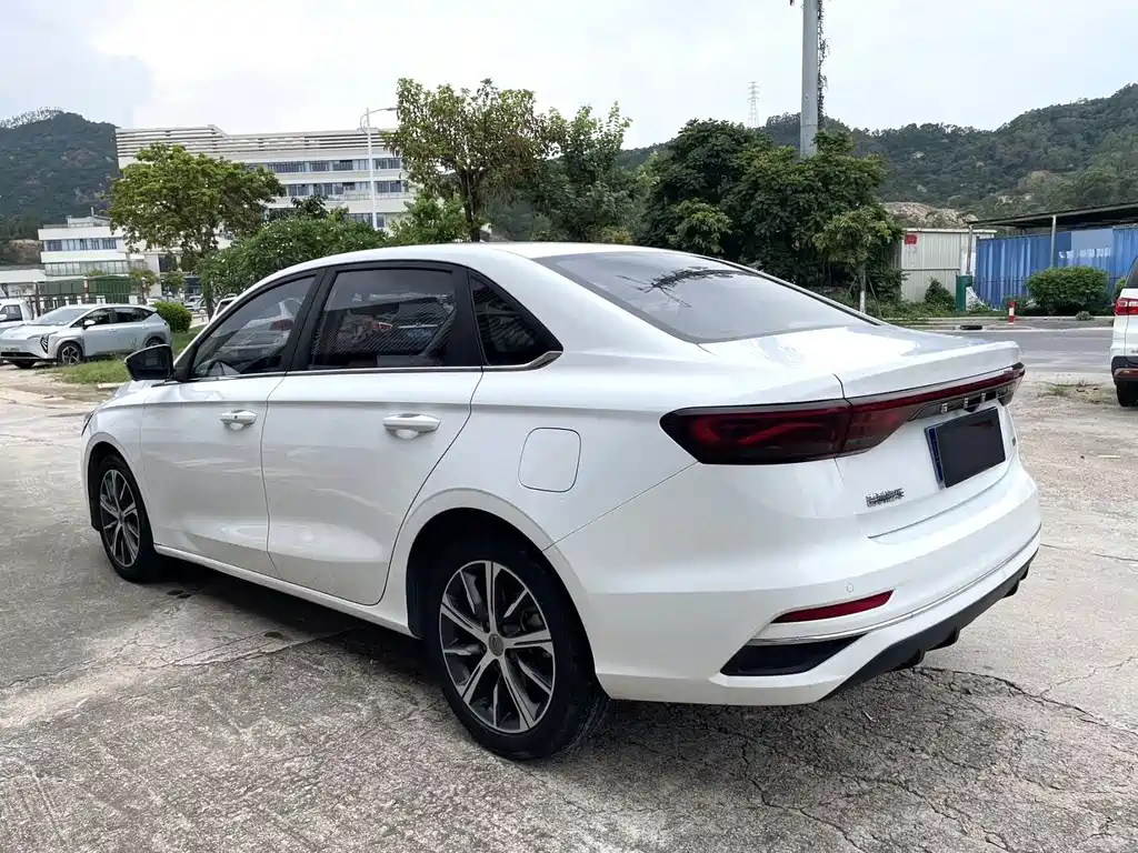 Geely Emgrand 2023