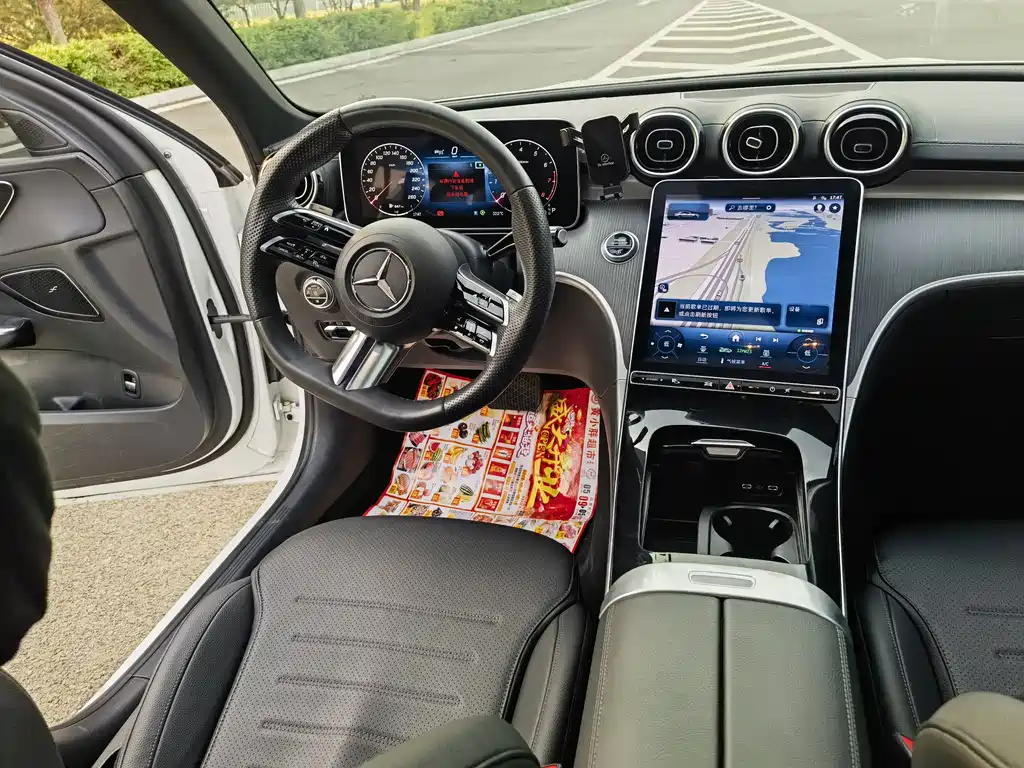 Mercedes-Benz C-Class 2024 — фото 11