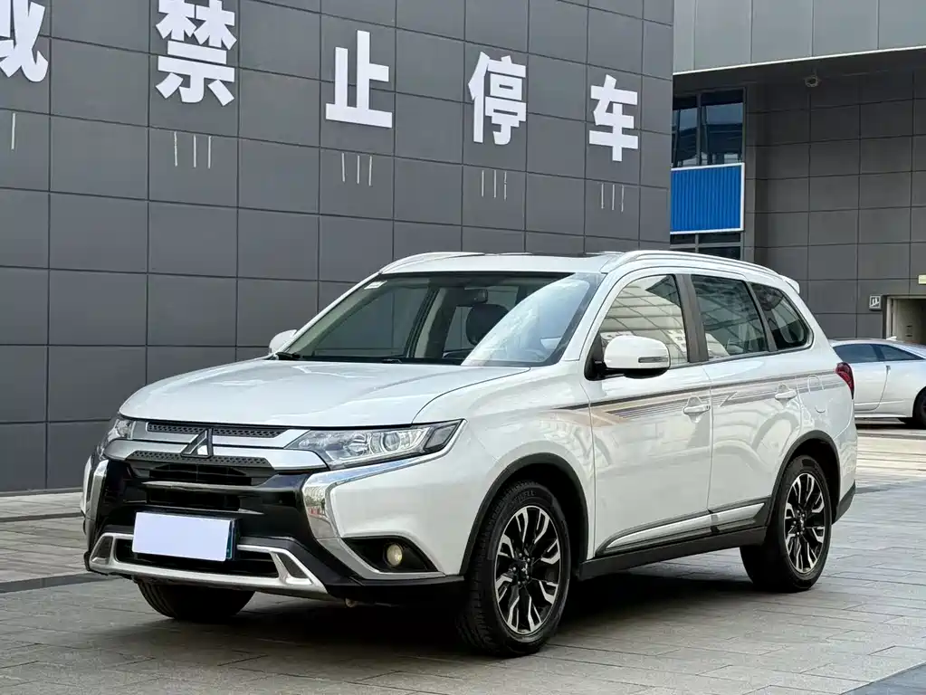 Mitsubishi Outlander 2020