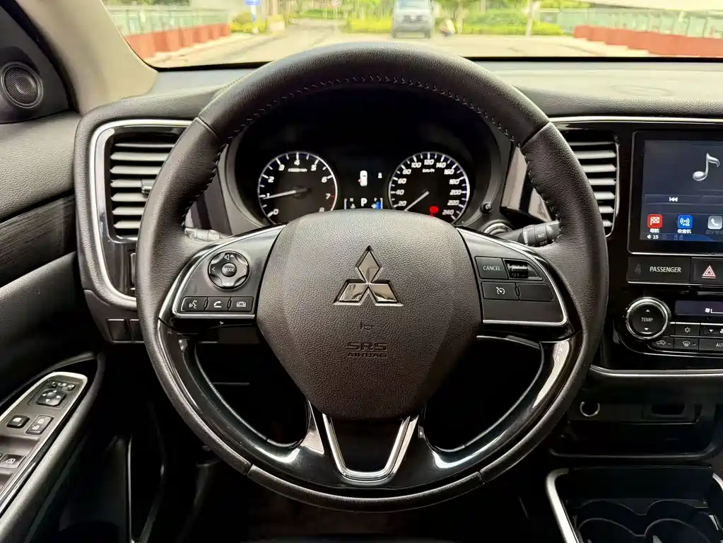 Mitsubishi Outlander 2020 — фото 13