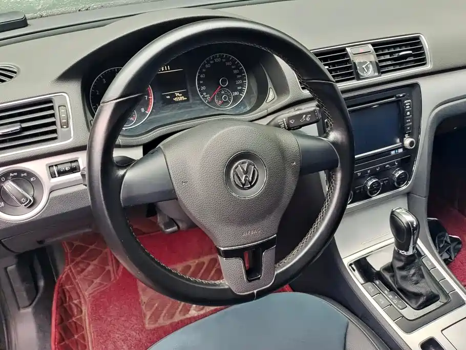 Volkswagen Passat 2014 — фото 15