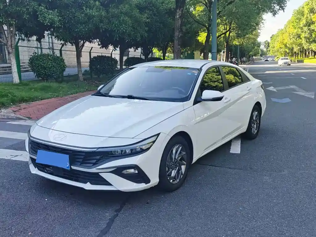 Hyundai Elantra 2022