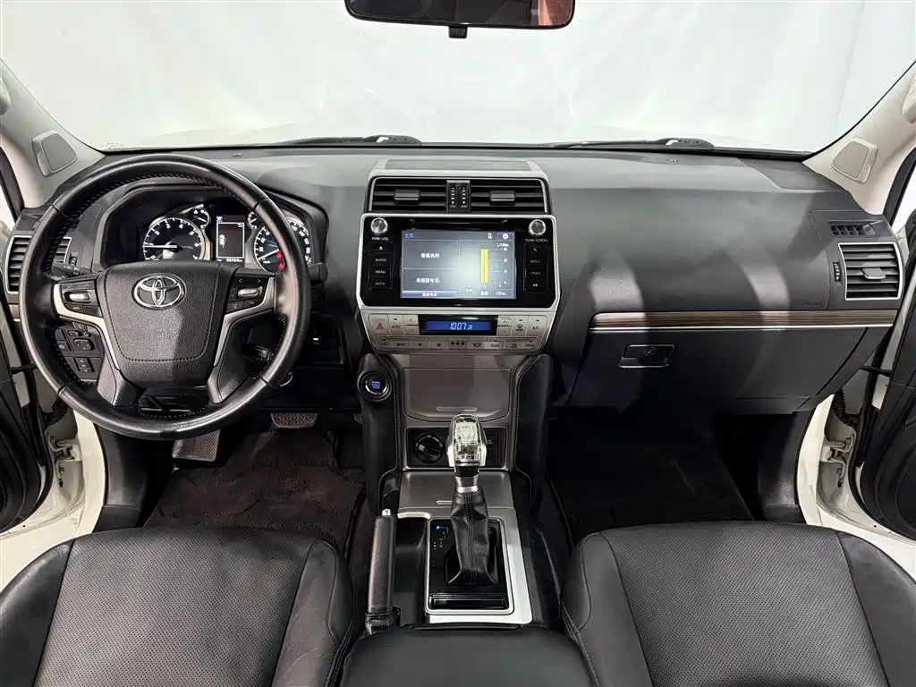 Toyota Prado 2019 — фото 9
