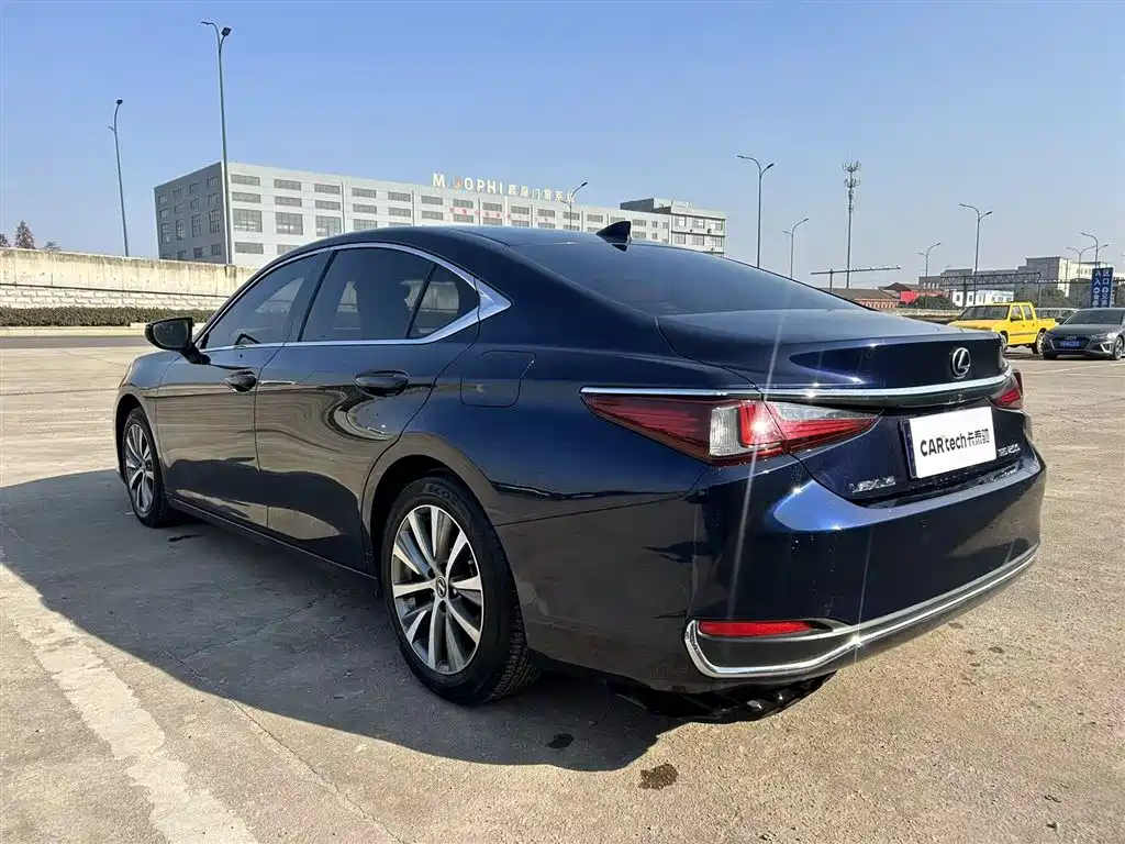 Lexus ES 2020 — фото 7