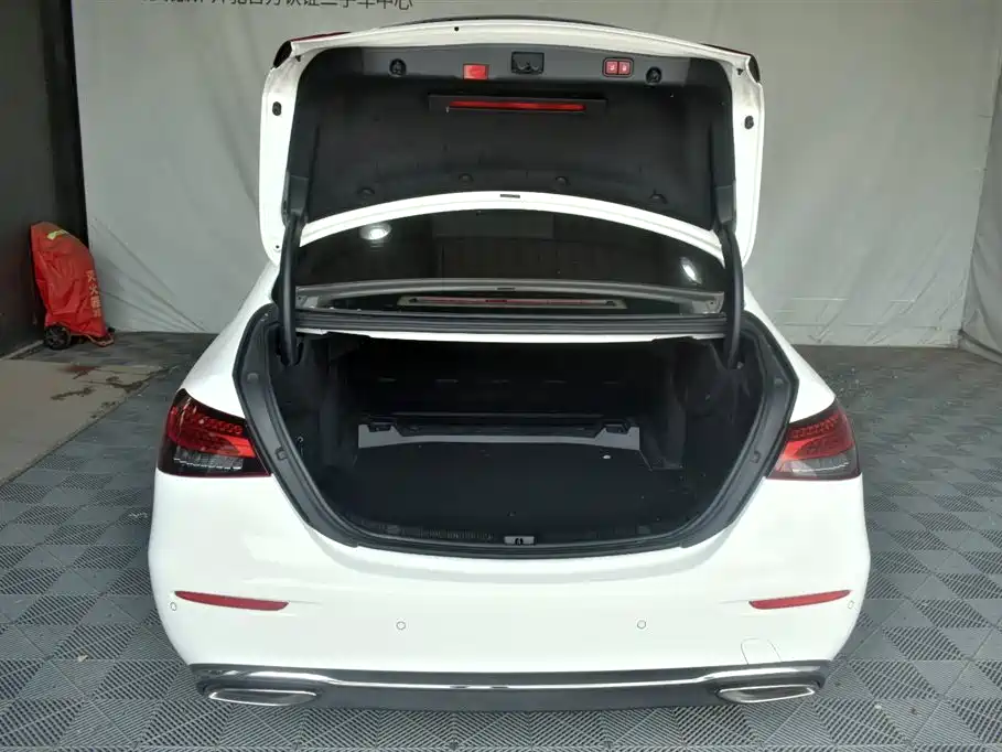 Mercedes-Benz E-Class 2022 — фото 13