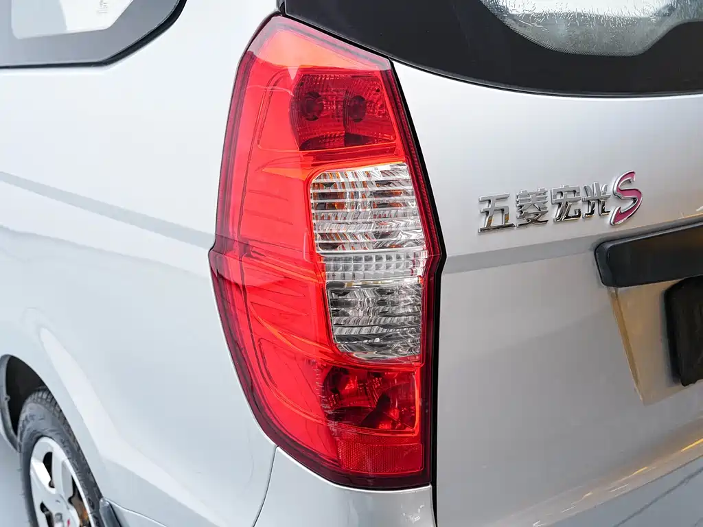 Wuling Hongguang 2015 — фото 10