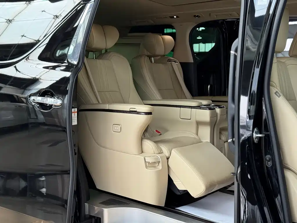 Toyota Alphard 2020 — фото 19