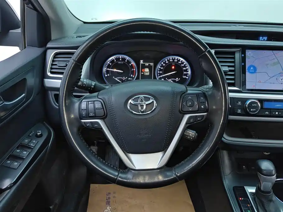 Toyota Highlander 2022 — фото 15