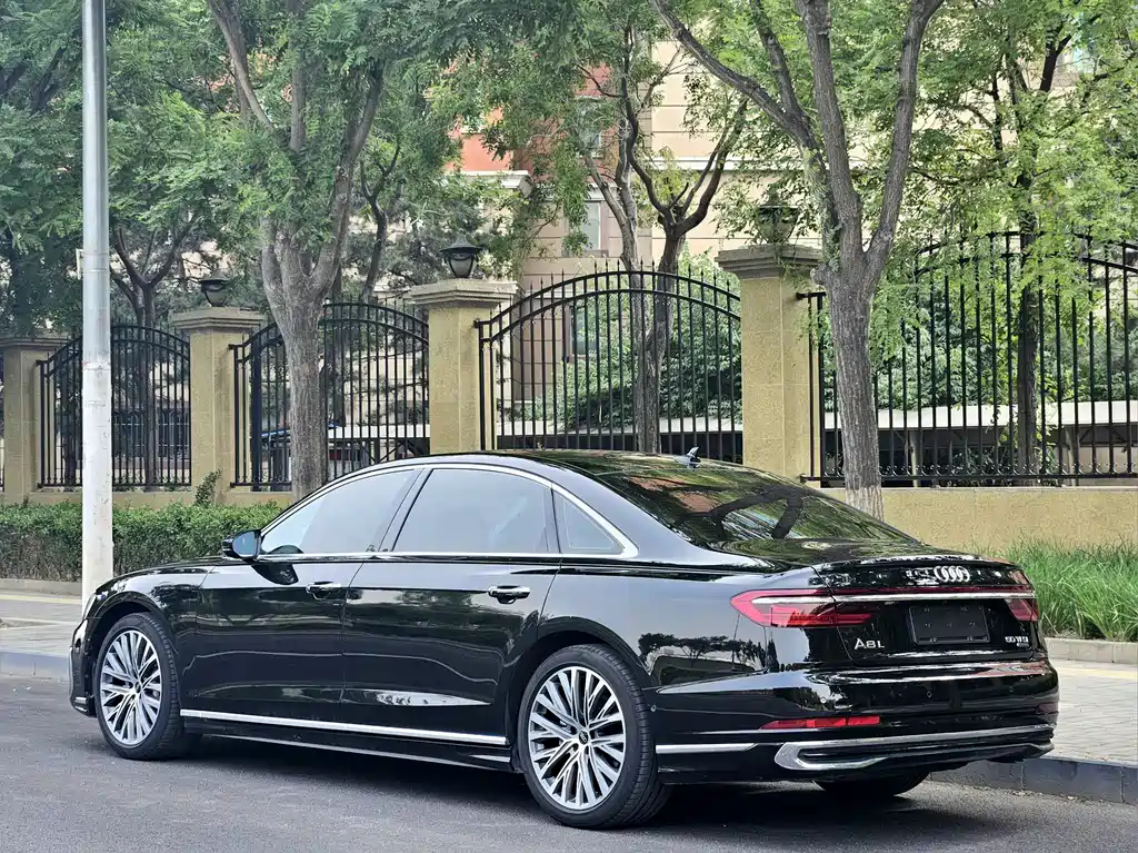 Audi A8 2023 — фото 3