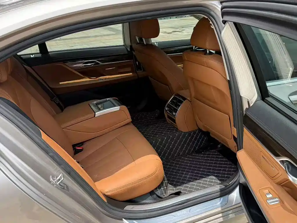 BMW 7 Series 2016 — фото 7