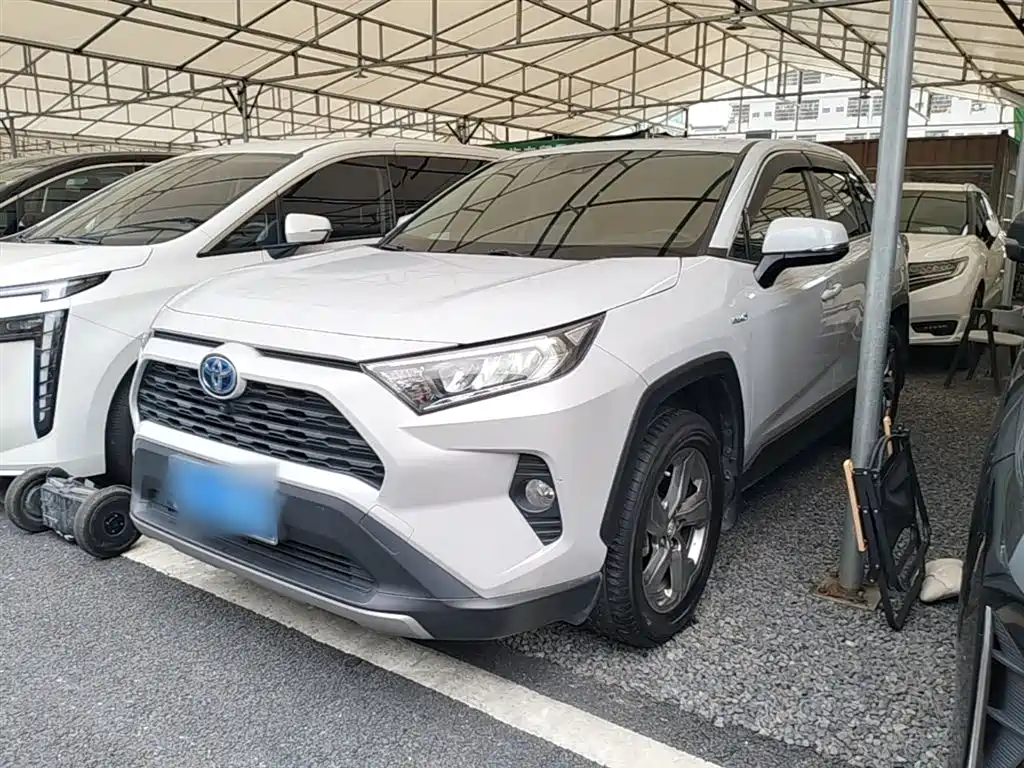 Toyota RAV4 2022 — фото 2