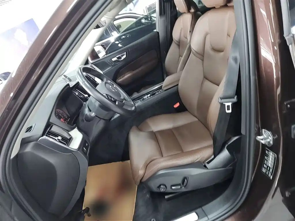 Volvo XC60 2020 — фото 15
