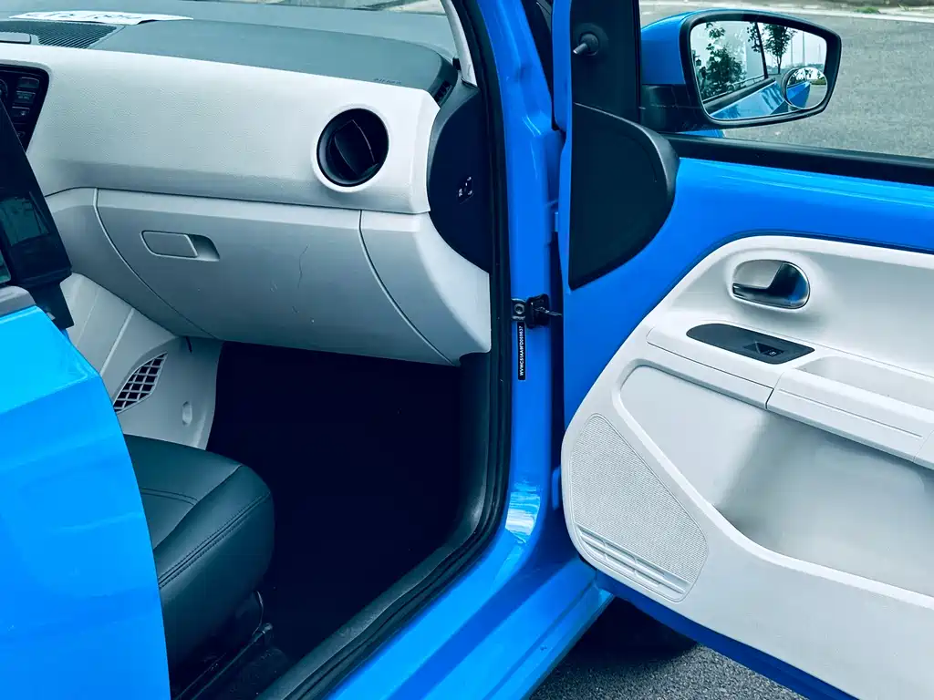 Volkswagen up! 2015 — фото 8