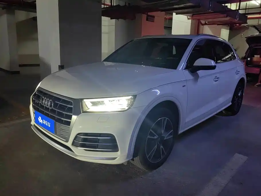 Audi Q5L 2021 — фото 1
