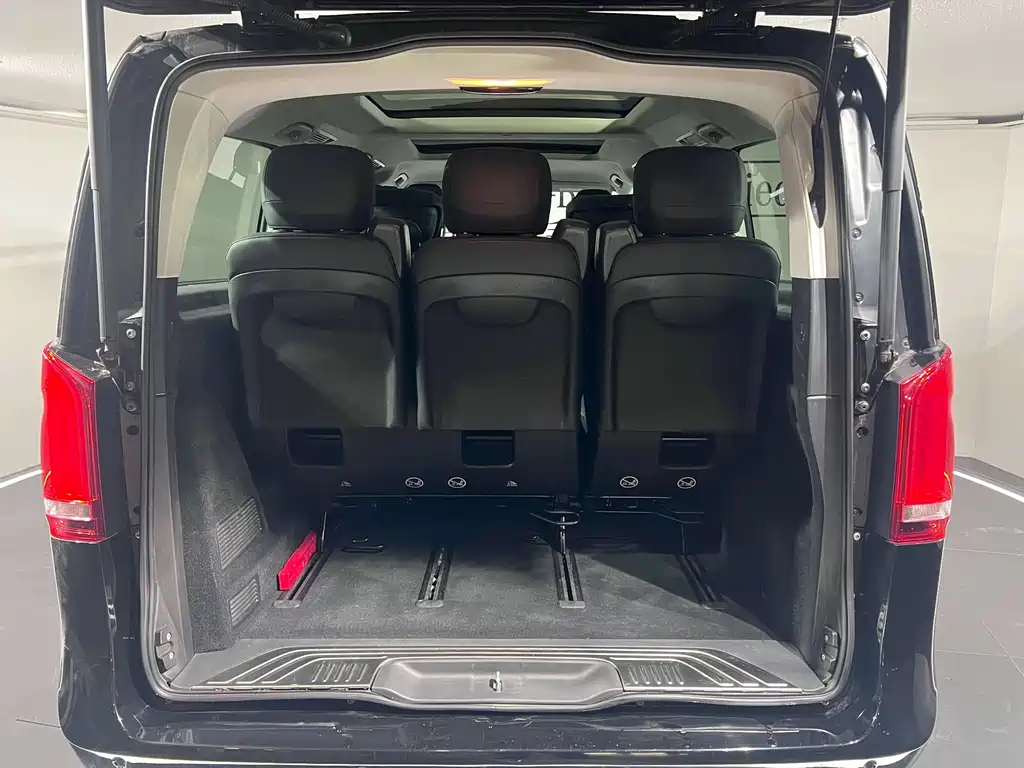 Mercedes-Benz V-Class 2023 — фото 15