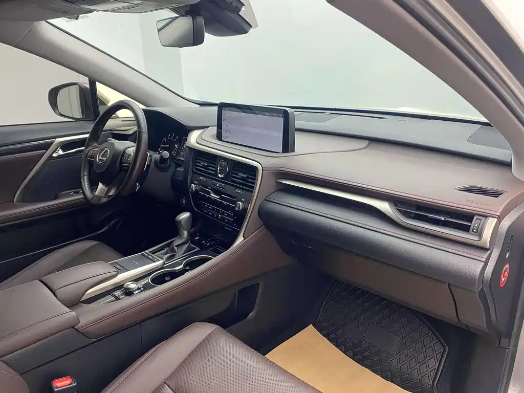 Lexus RX 2020 — фото 16