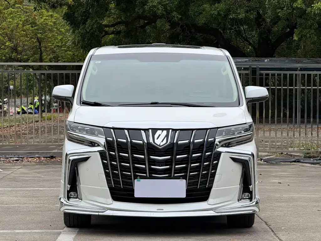 Toyota Alphard 2018 — фото 1
