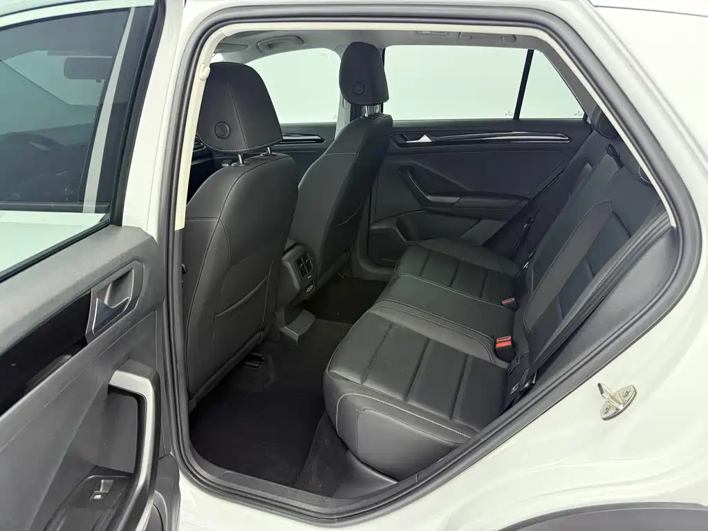Volkswagen T-Roc 2022 — фото 13