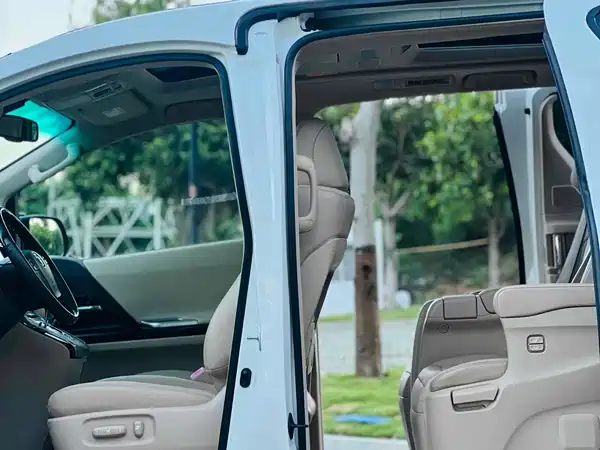 Toyota Alphard 2012