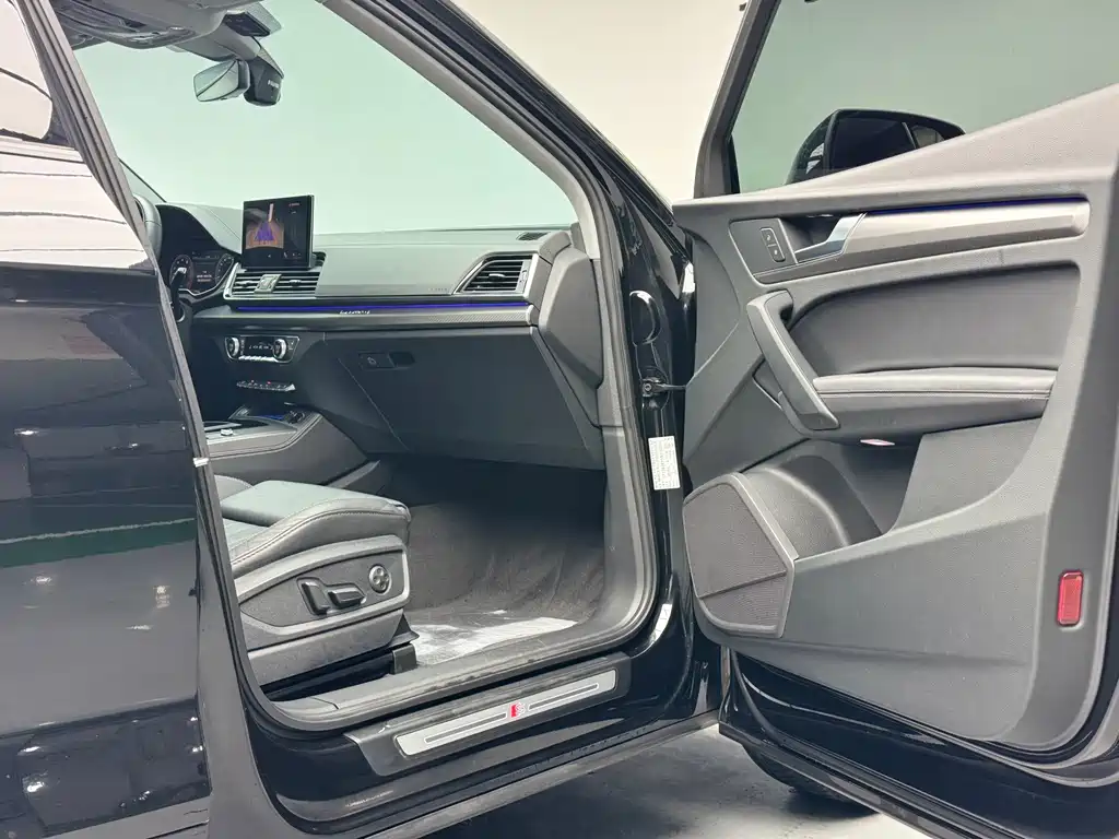 Audi Q5L 2022 — фото 15