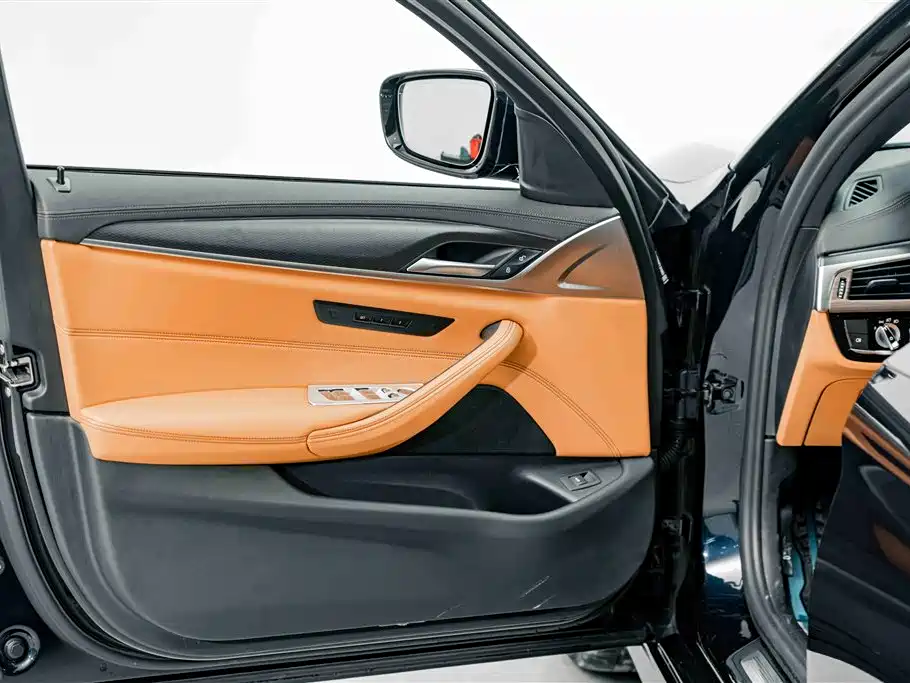 BMW 5 Series 2023 — фото 15