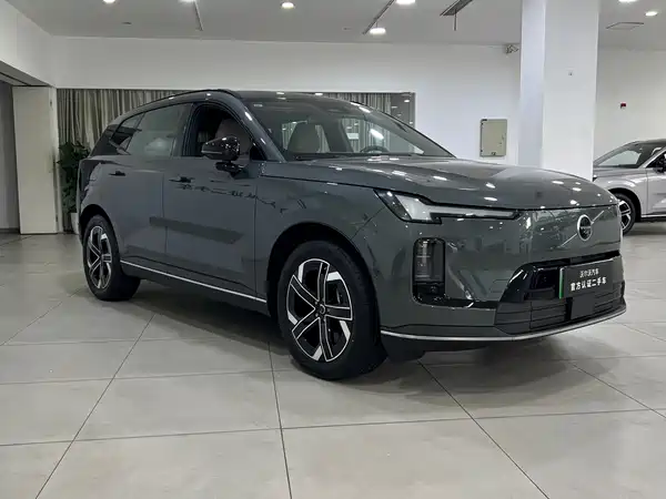 Volvo XC70 Plug-In Hybrid 2026