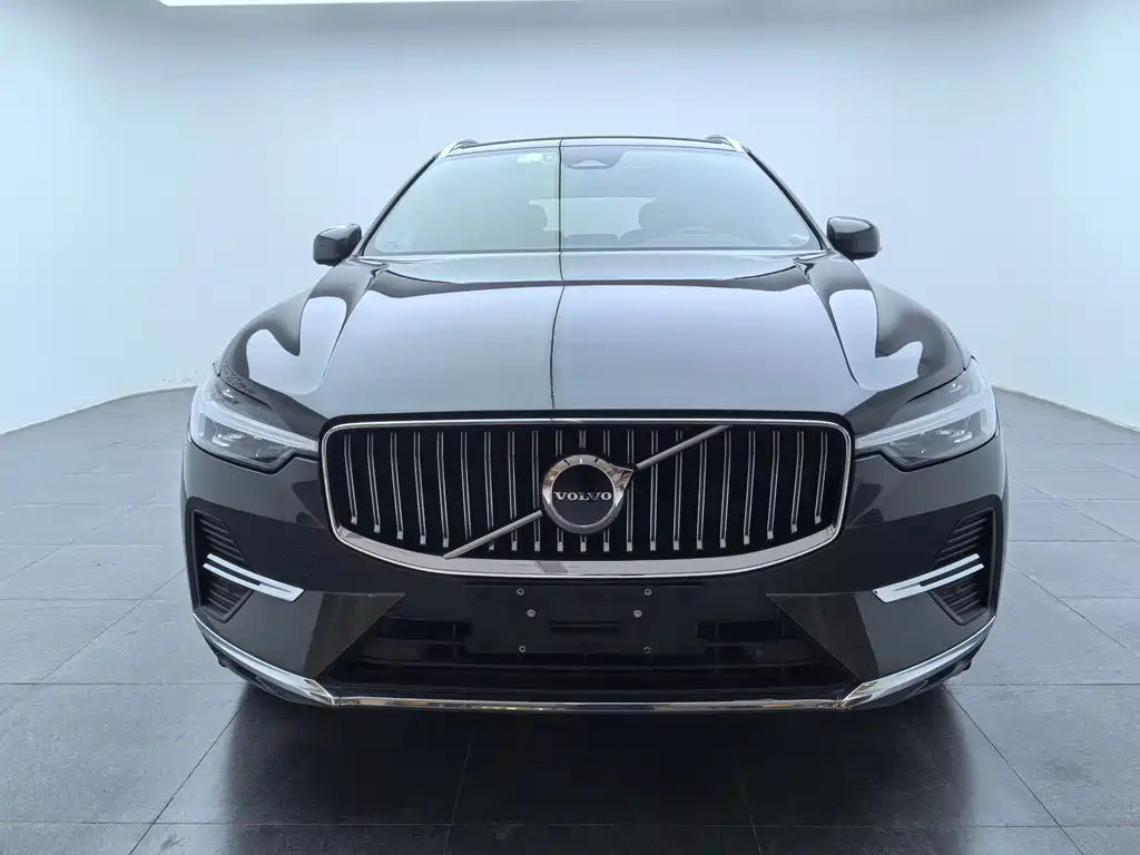 Volvo XC60 2022 — фото 2