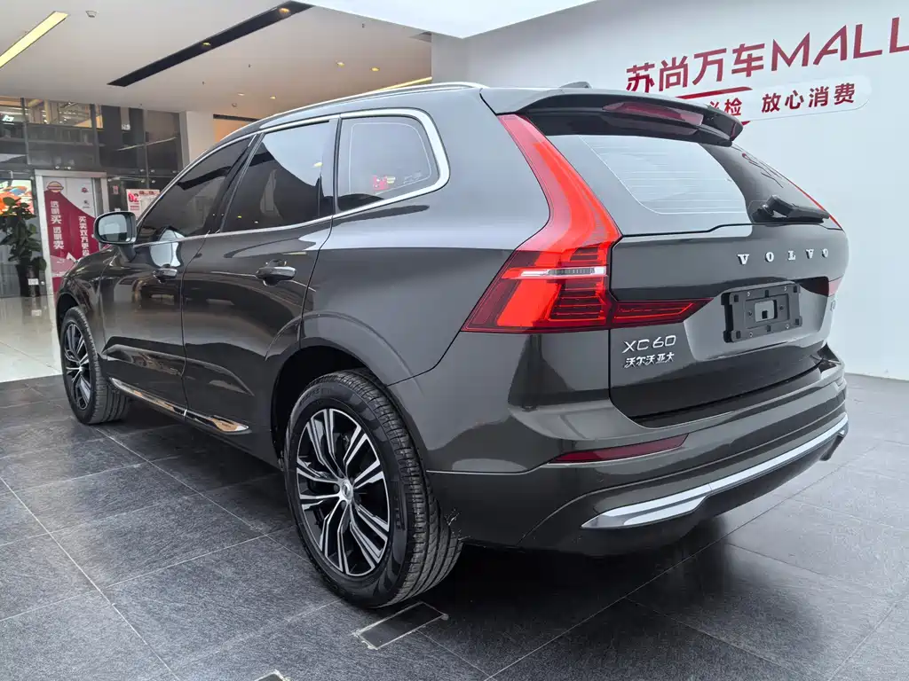 Volvo XC60 2022 — фото 11