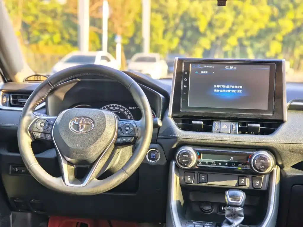 Toyota RAV4 2021 — фото 14