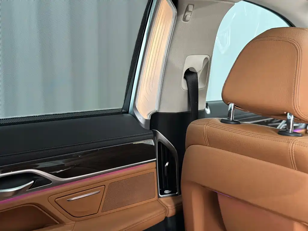 BMW 7 Series 2016 — фото 35