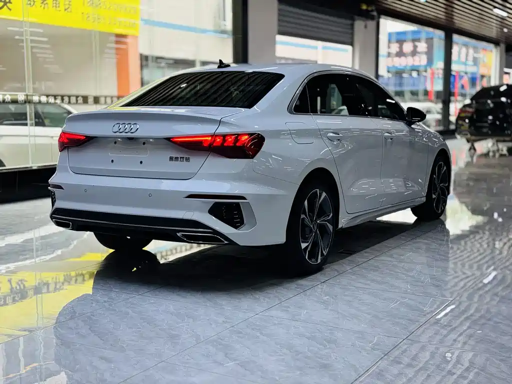 Audi A3 2024 — фото 18