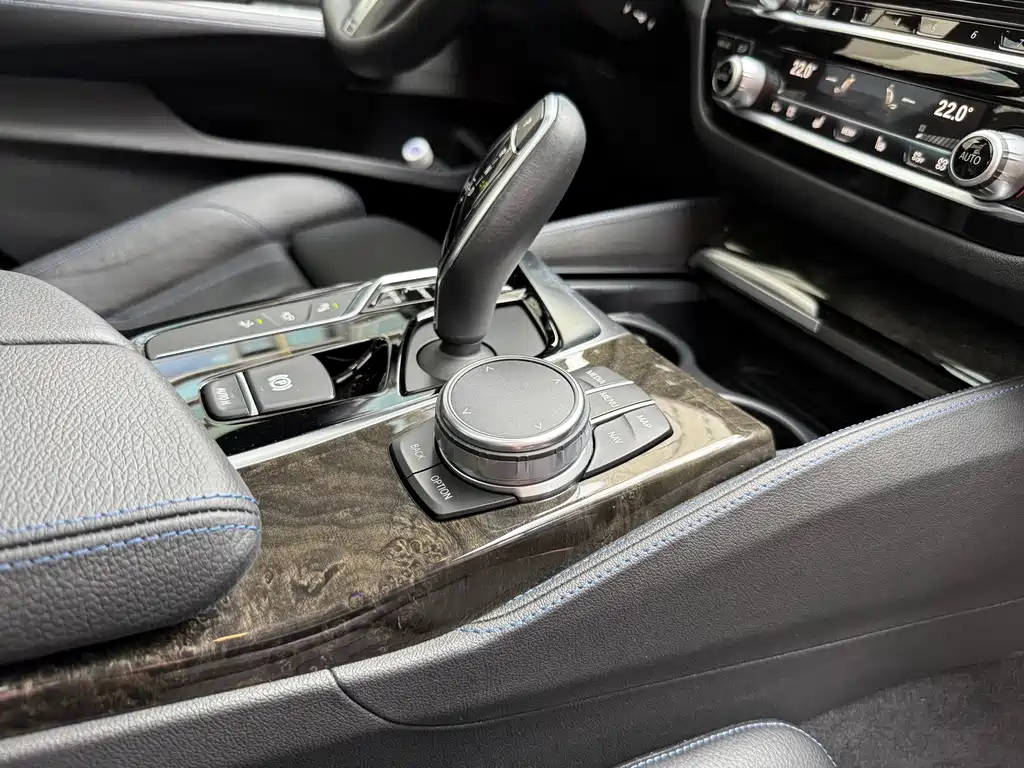 BMW 6 Series GT 2018 — фото 18