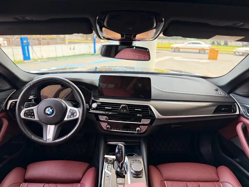BMW 5 Series New Energy 2021 — фото 10