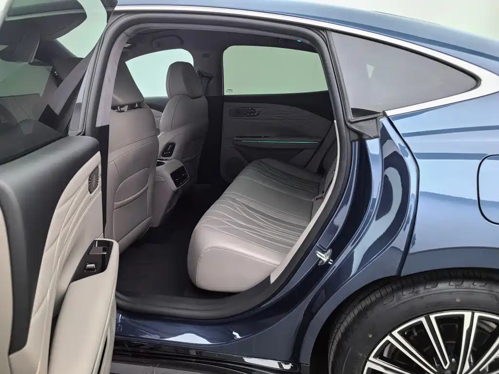 Geely Galaxy Starshine 8 2025 — фото 12