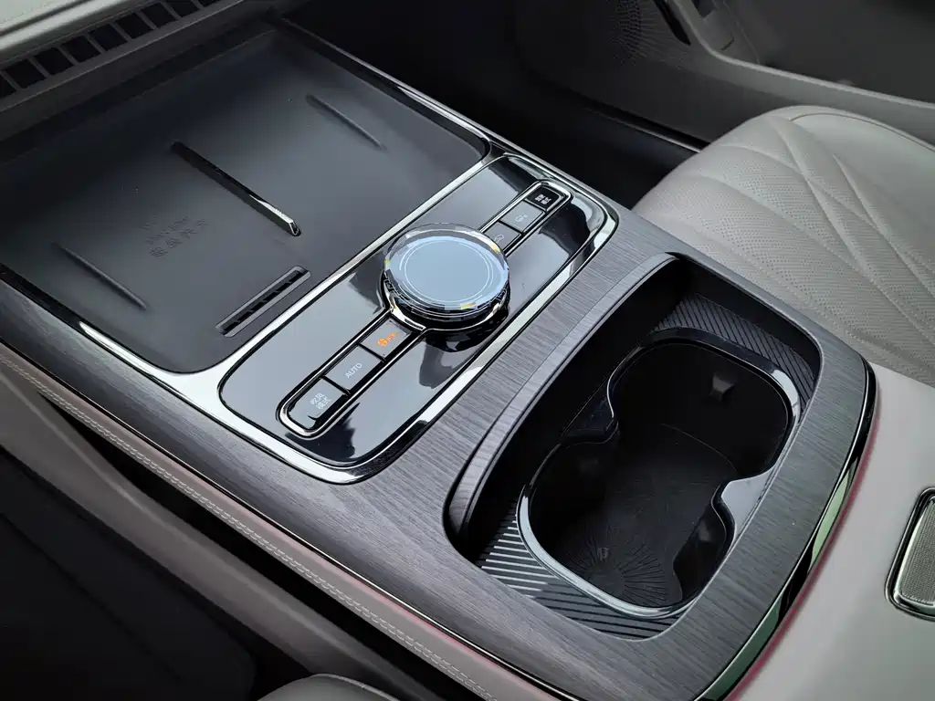 Geely Galaxy Starshine 8 2025 — фото 26