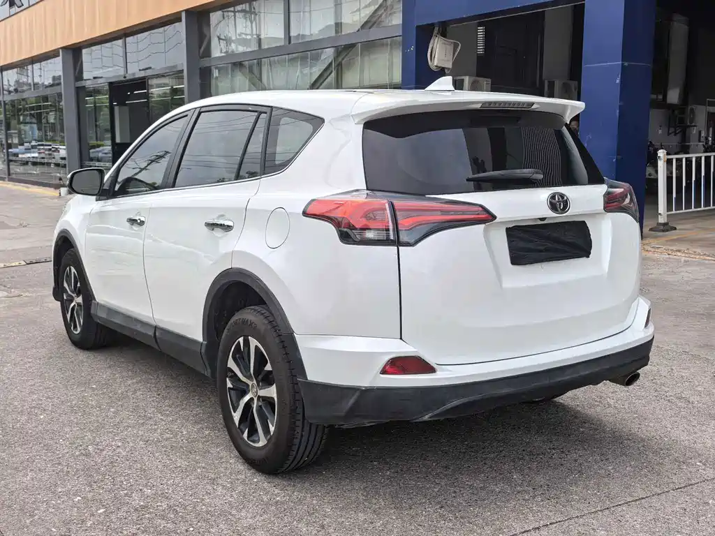 Toyota RAV4 2017 — фото 5