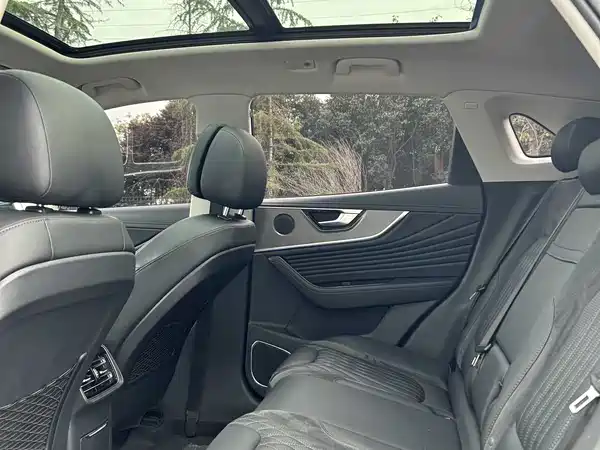 Hongqi HS5 2023