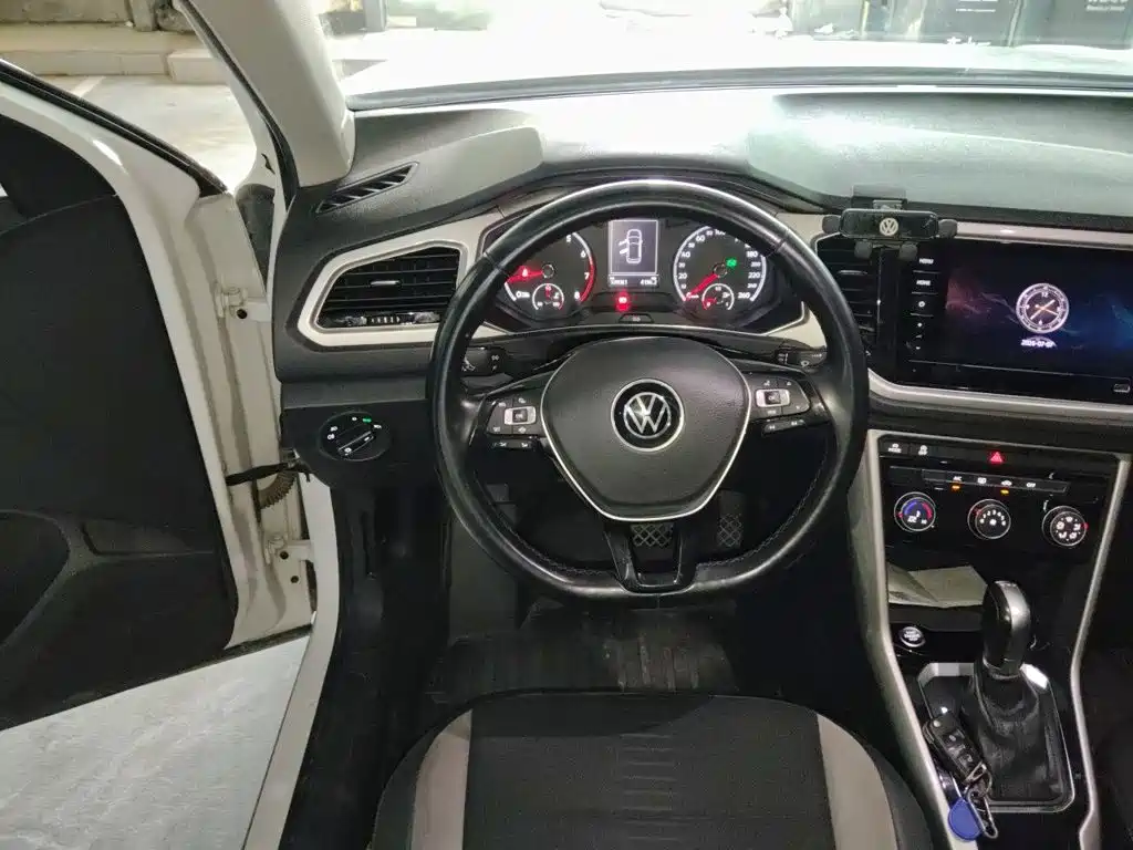 Volkswagen T-Roc 2022 — фото 11