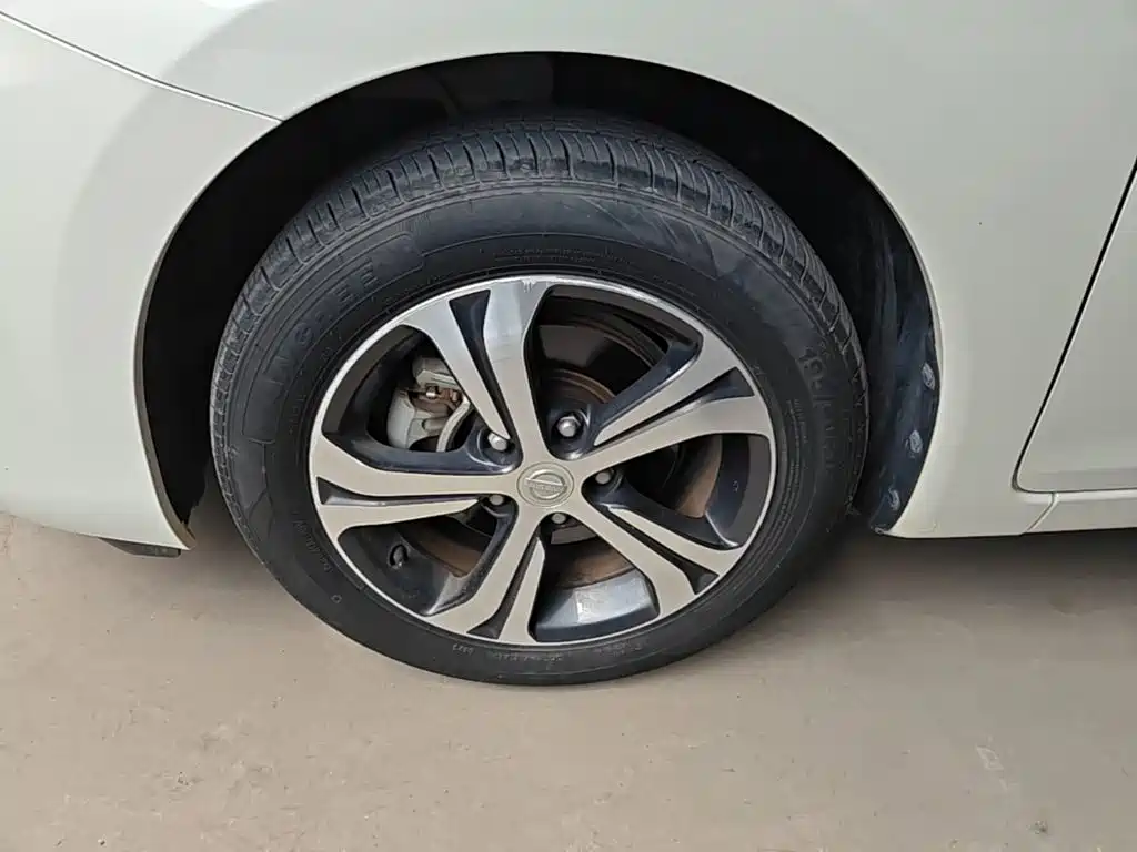 Nissan Tiida 2017 — фото 23