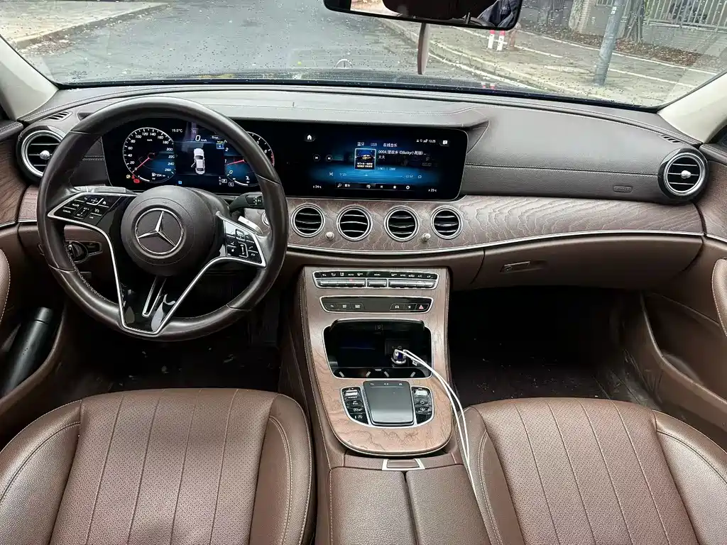 Mercedes-Benz E-Class 2023 — фото 8
