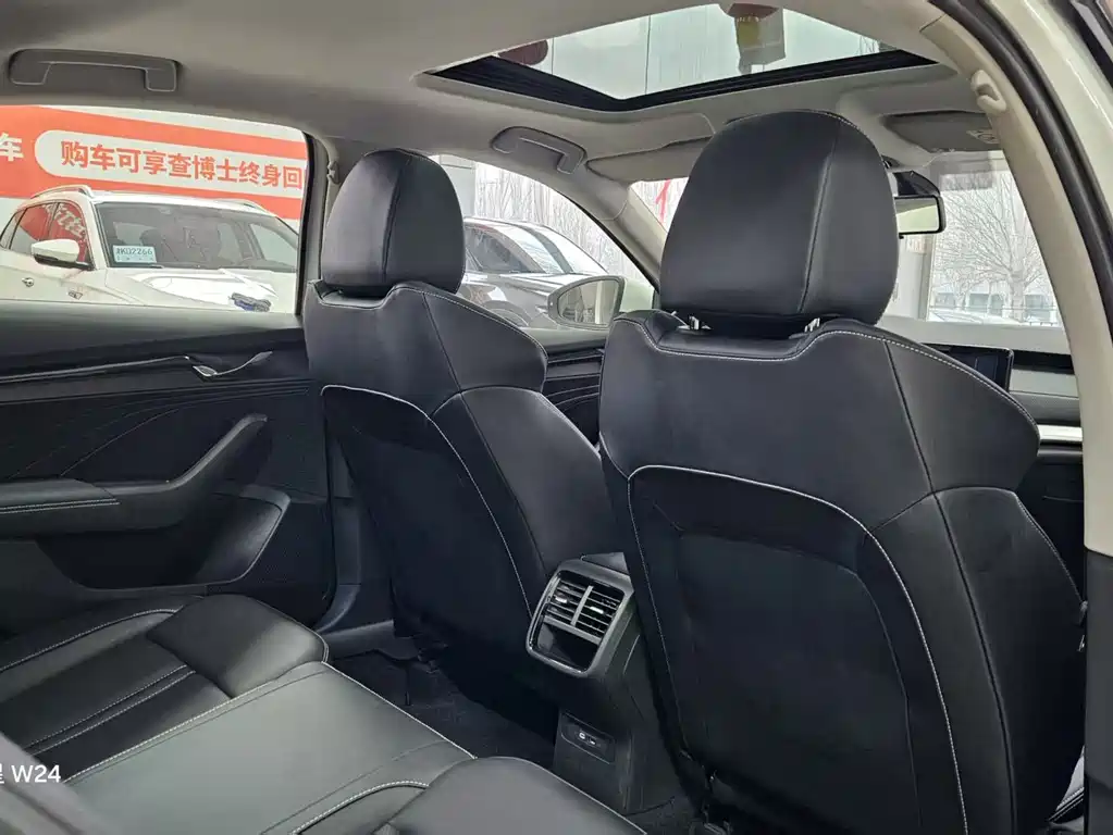 Skoda Octavia 2023 — фото 24