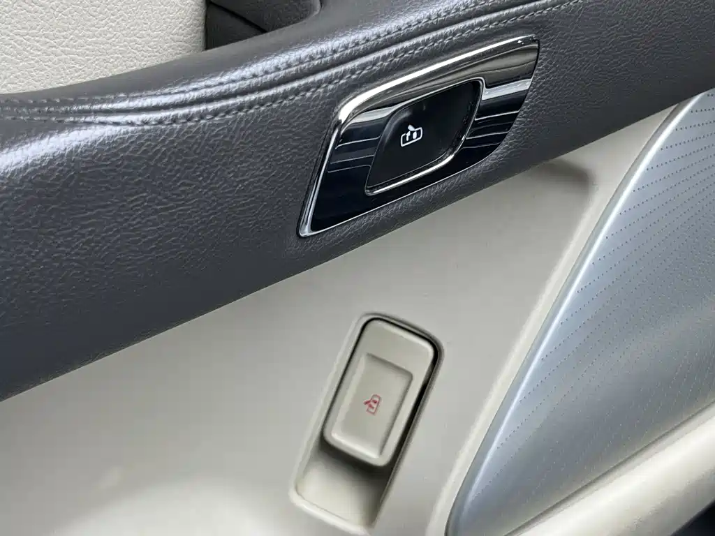 Lincoln Continental 2018 — фото 11