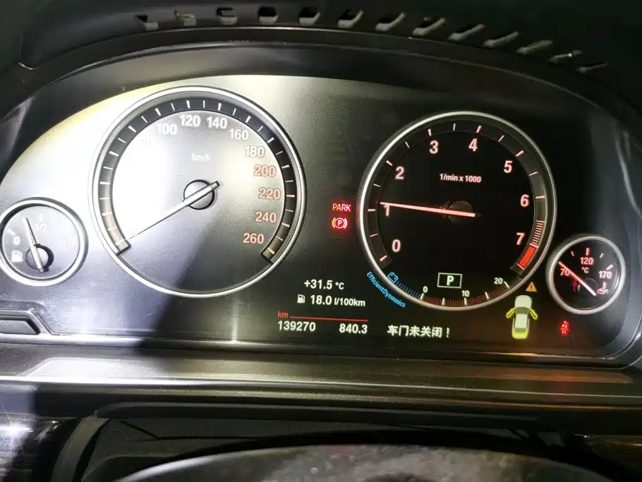 BMW 5 Series 2015 — фото 14