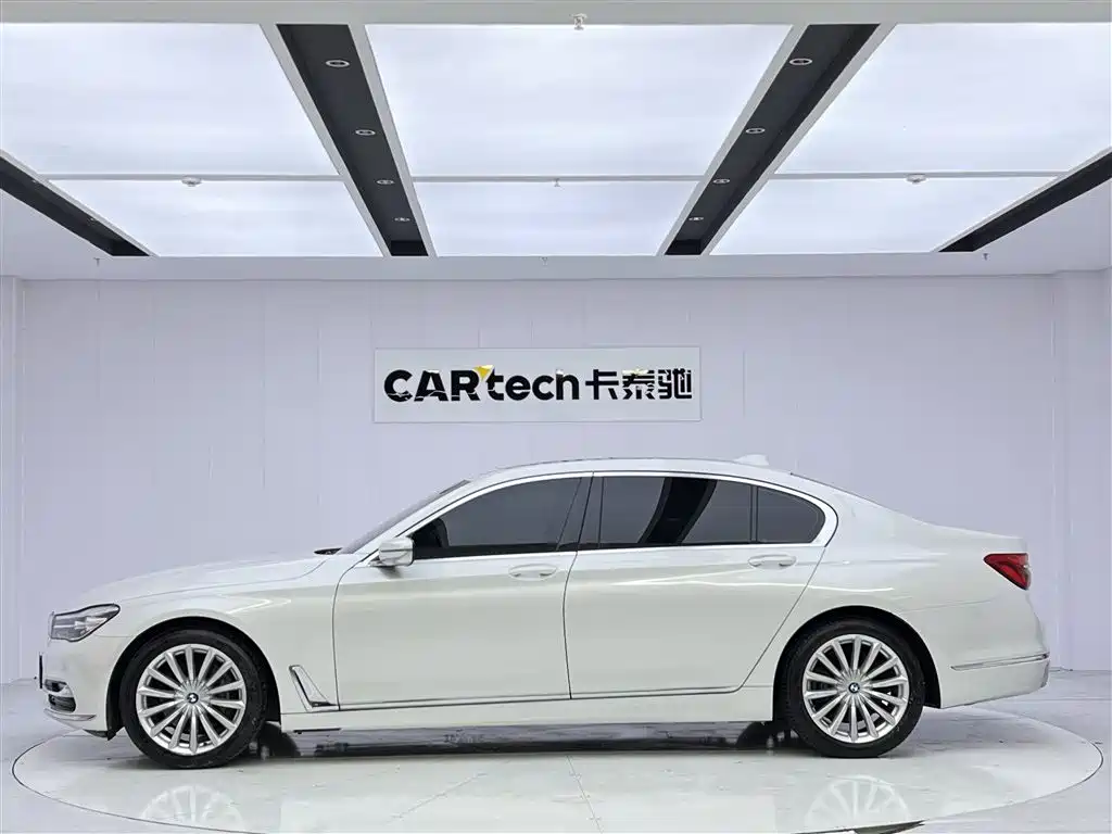 BMW 7 Series 2018 — фото 8