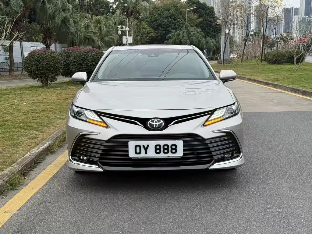 Toyota Camry 2022 — фото 2